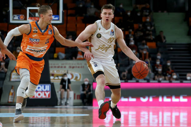 凭借高水平 凭借高水平